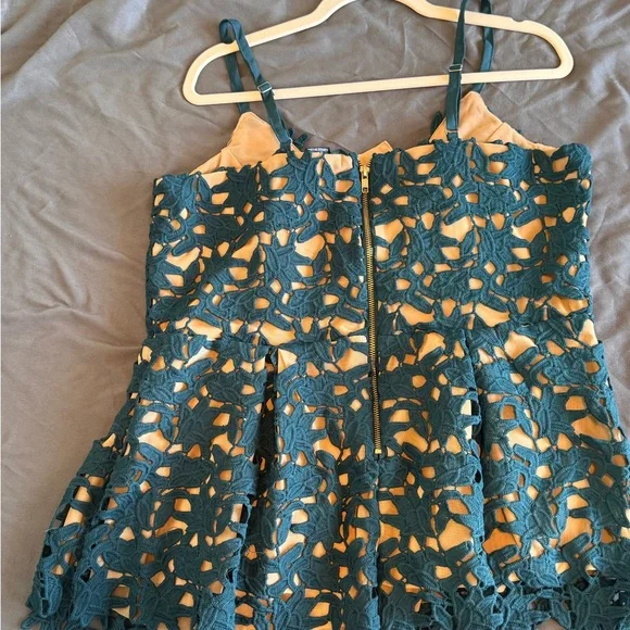 City Chic Emerald Lace Dress - Picture 2 of 3